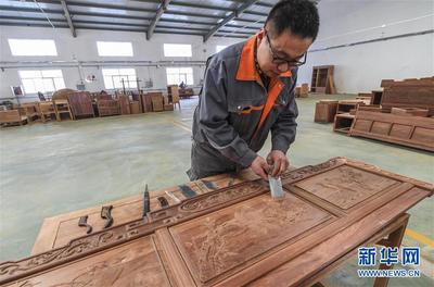 河北饶阳:传统与现代工艺结合引领红木家具生产